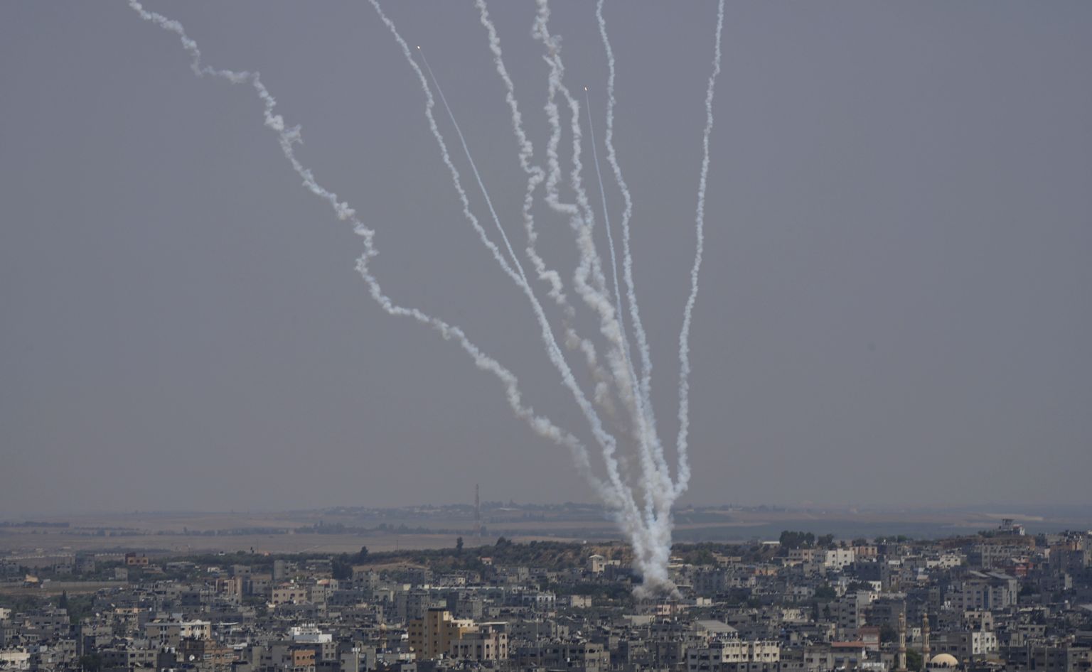 Ракеты запускаются из сектора Газа в направлении Израиля.