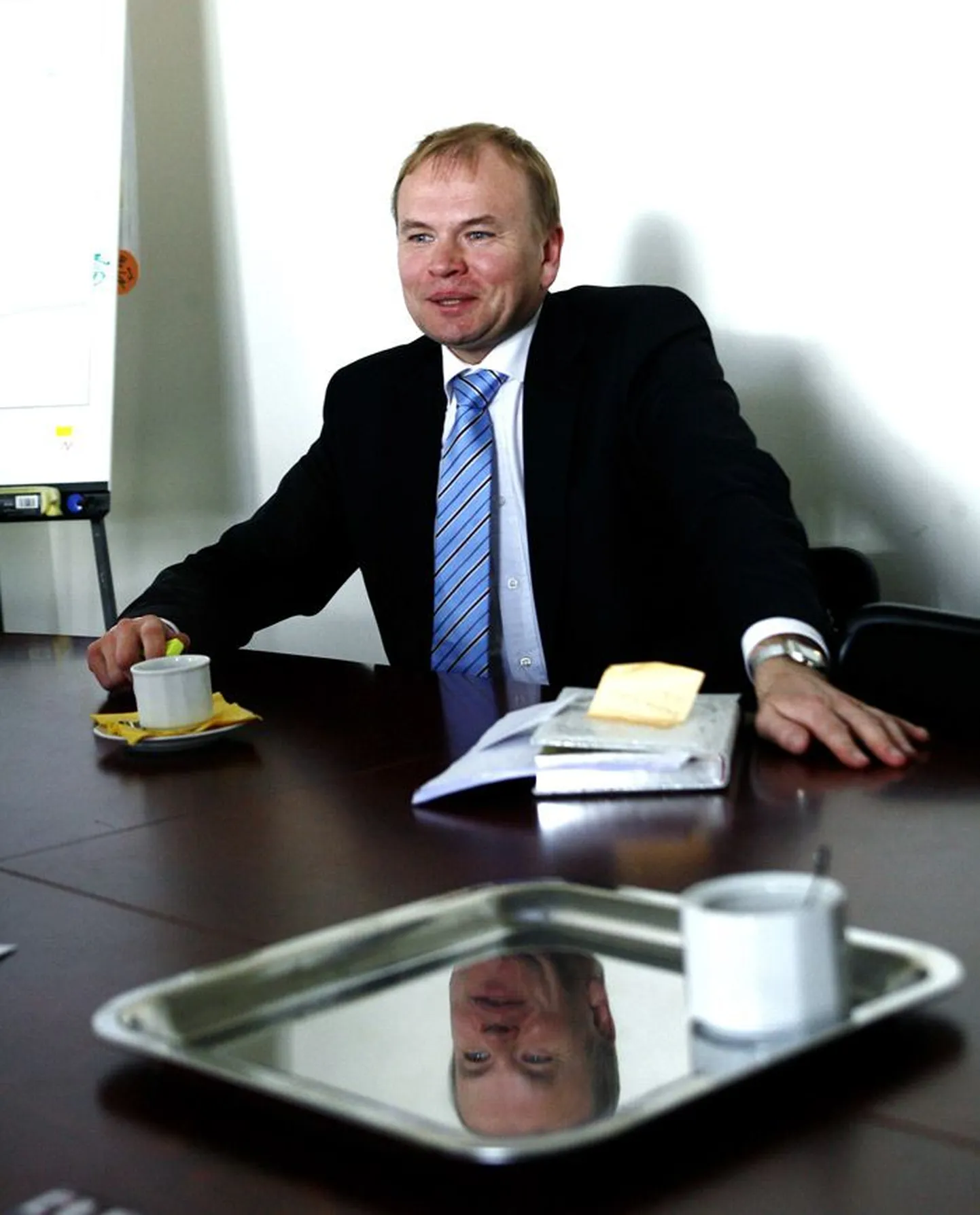 Konkurentsiameti peadirektor Märt Ots müüs enne praegusele ametikohale asumist oma soojaettevõtte firmale, kelle hinnataotlusi ta nüüd kooskõlastab.