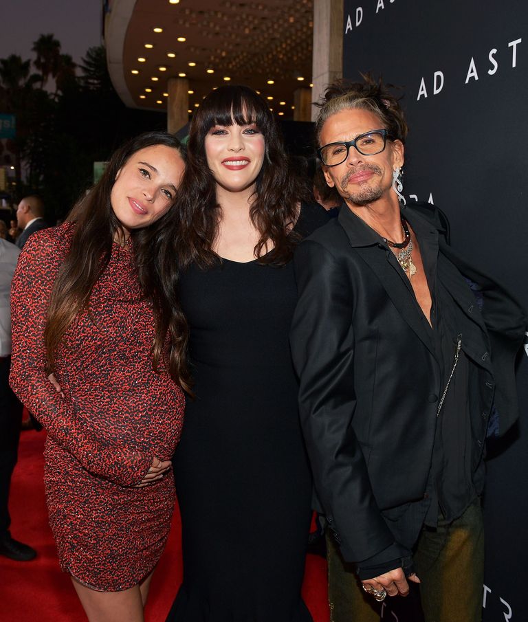 Steven Tyler koos oma kahe tütrega- Liv ja Chelsea Tyleriga filmi esilinastusel. 