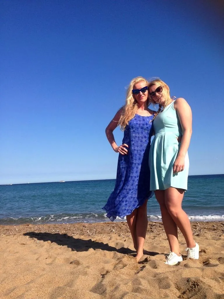 Blondid Barcelonetta rannal