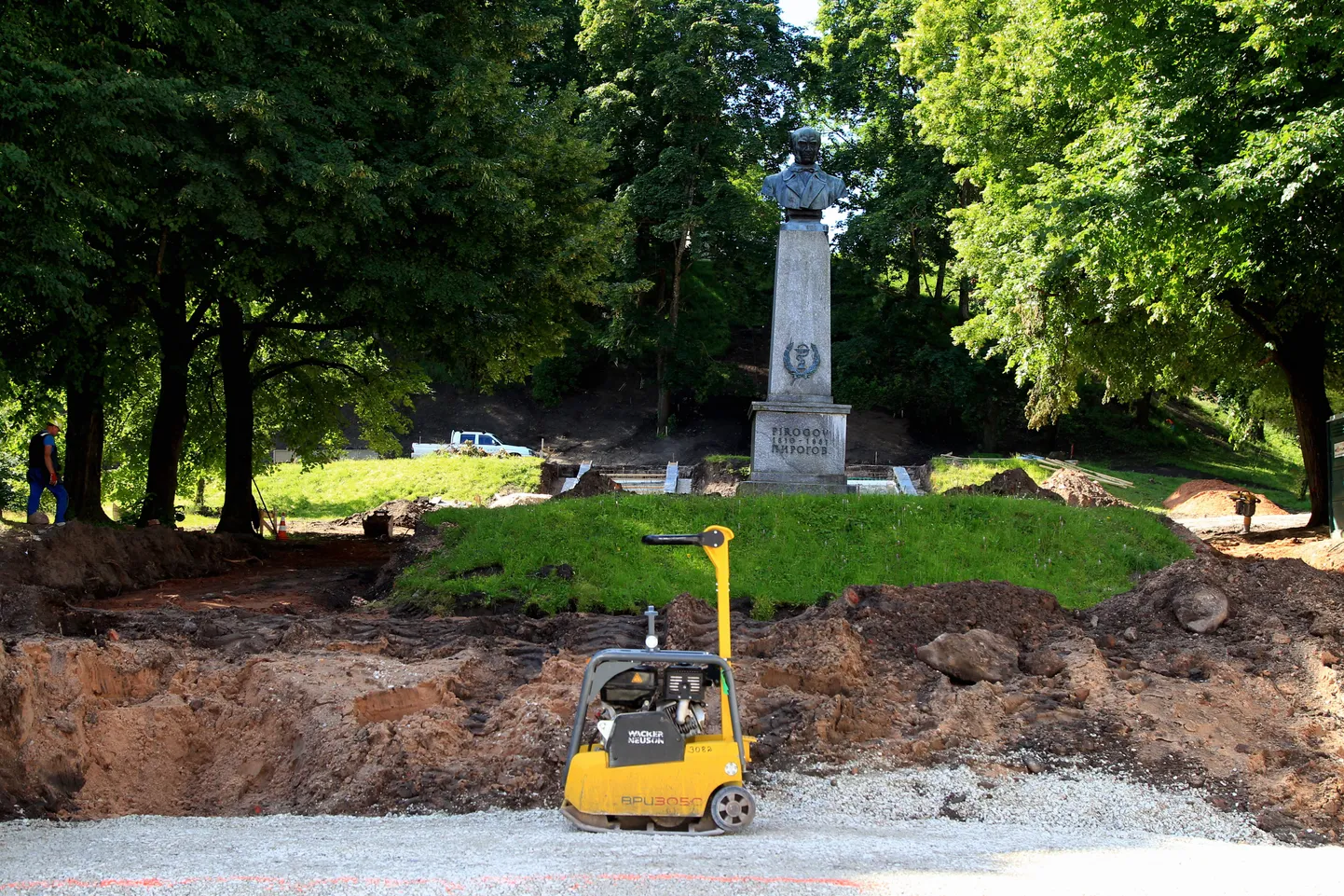 Pirogovi ausammas on väheke viltu.