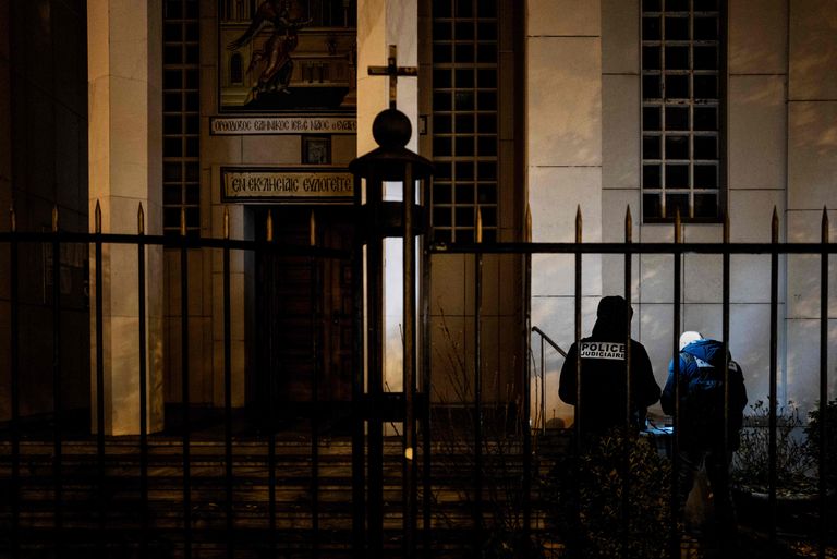 Politsei Lyonis asuva Kreeka õigeusu kiriku ees, kus 31. oktoobril leidis aset tulistamine.