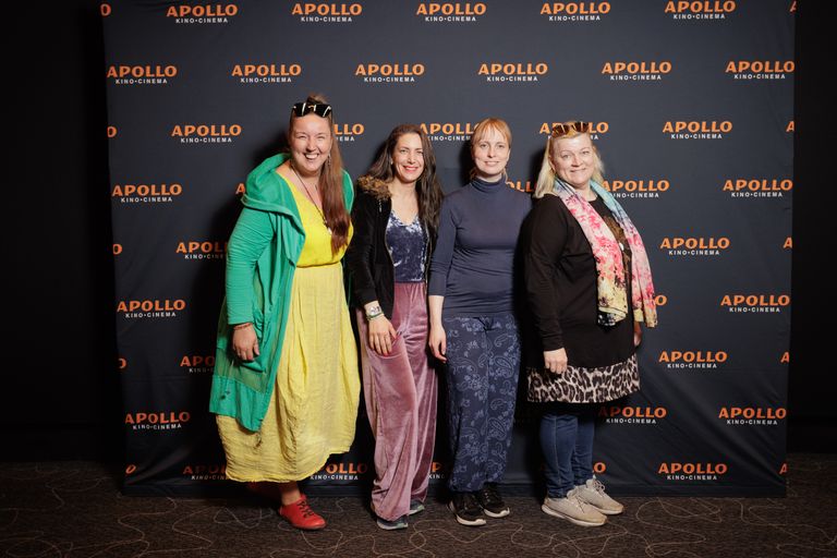 Apollo naistekas romantilise komöödiaga «Armu uuesti» Mustamäe Apollo kinos, värvikad külalised. Vaata ära kogu galerii!