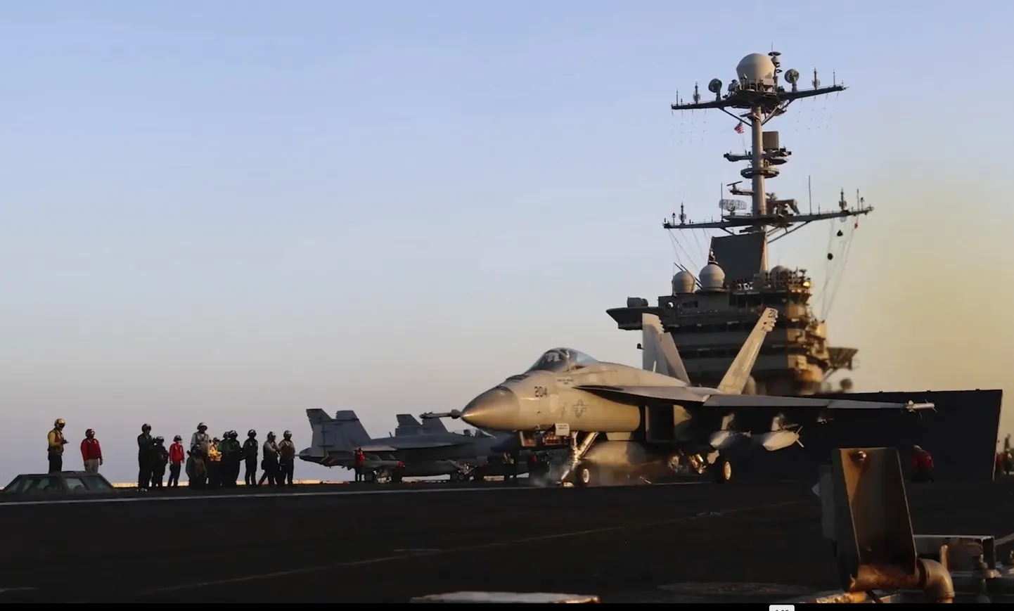 Авианосец USS Harry S. Truman в Красном море.
