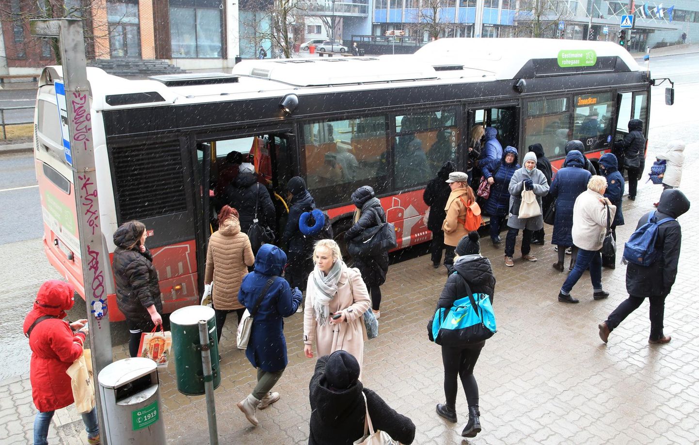 Kõik bussipiletite hinnad tõusevad, kuid Tartu linna ja valla ning Luunja valla elanikud saavad sõita teistest soodsamalt.