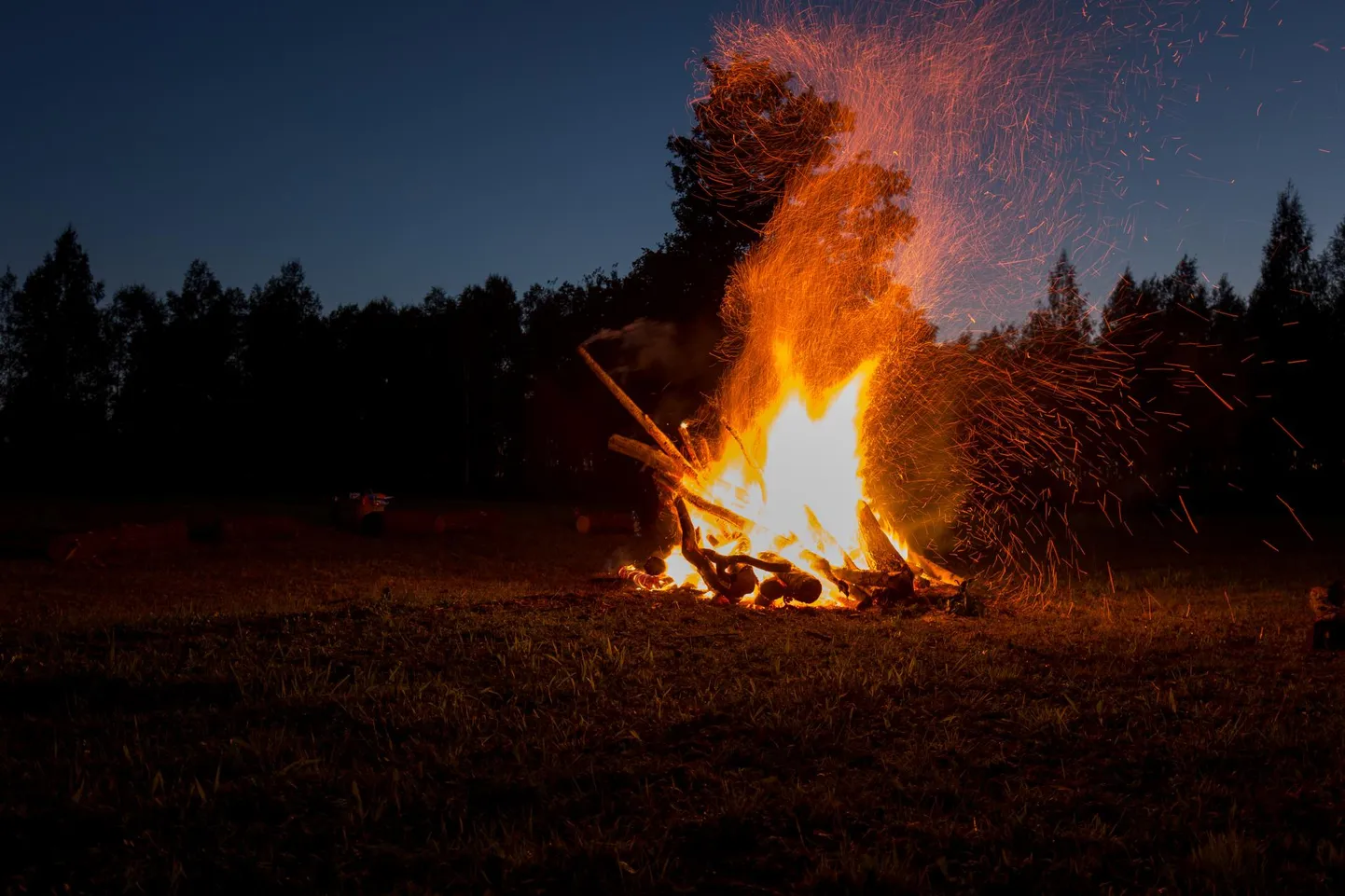 Laupäeval on muinastulede öö.