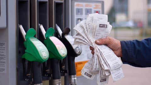 Mistiski avansa norēķini un degvielas čeku kaudzes. Uzņēmējs tiesājas ar VID par 