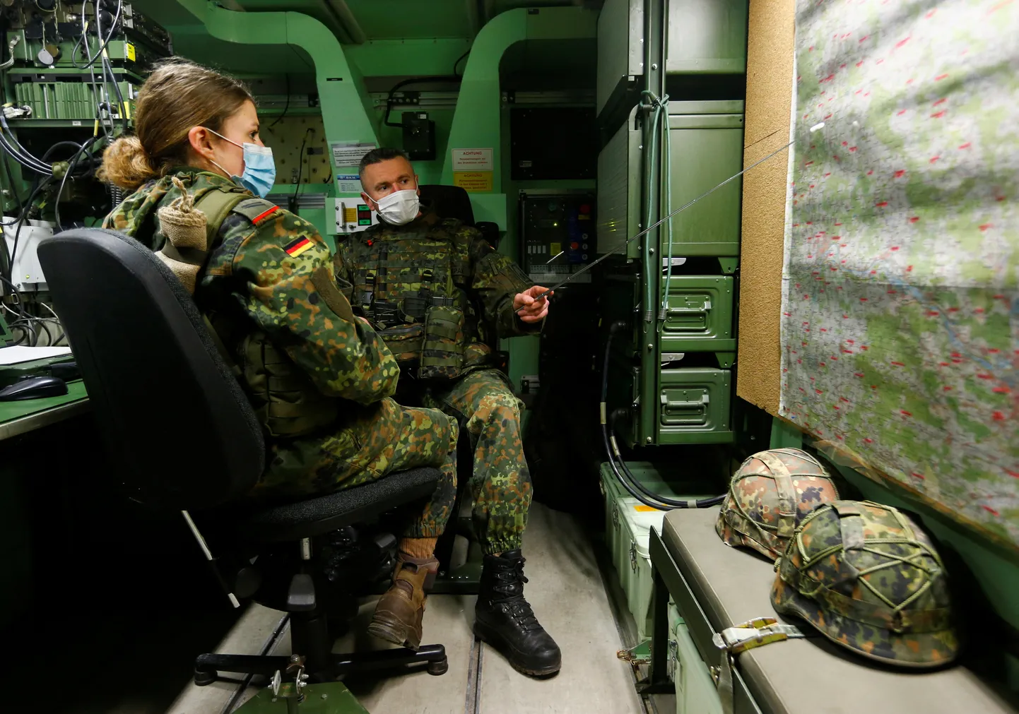 Немецкие военные.