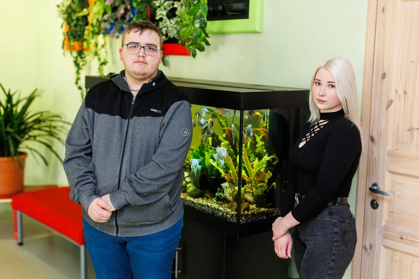 Värska gümnaasiumi ainukesed abituriendid Andrus Sild ja Emilia Roose tulid eesti keele riigieksamit sooritama Räpina ühisgümnaasiumisse.