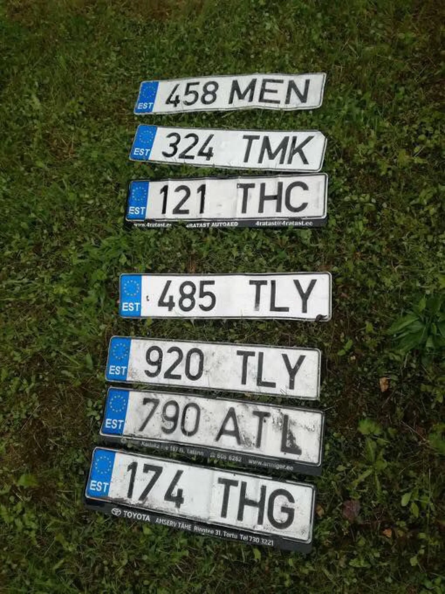 Kadunud numbrimärgid hosteli Hektor juures.