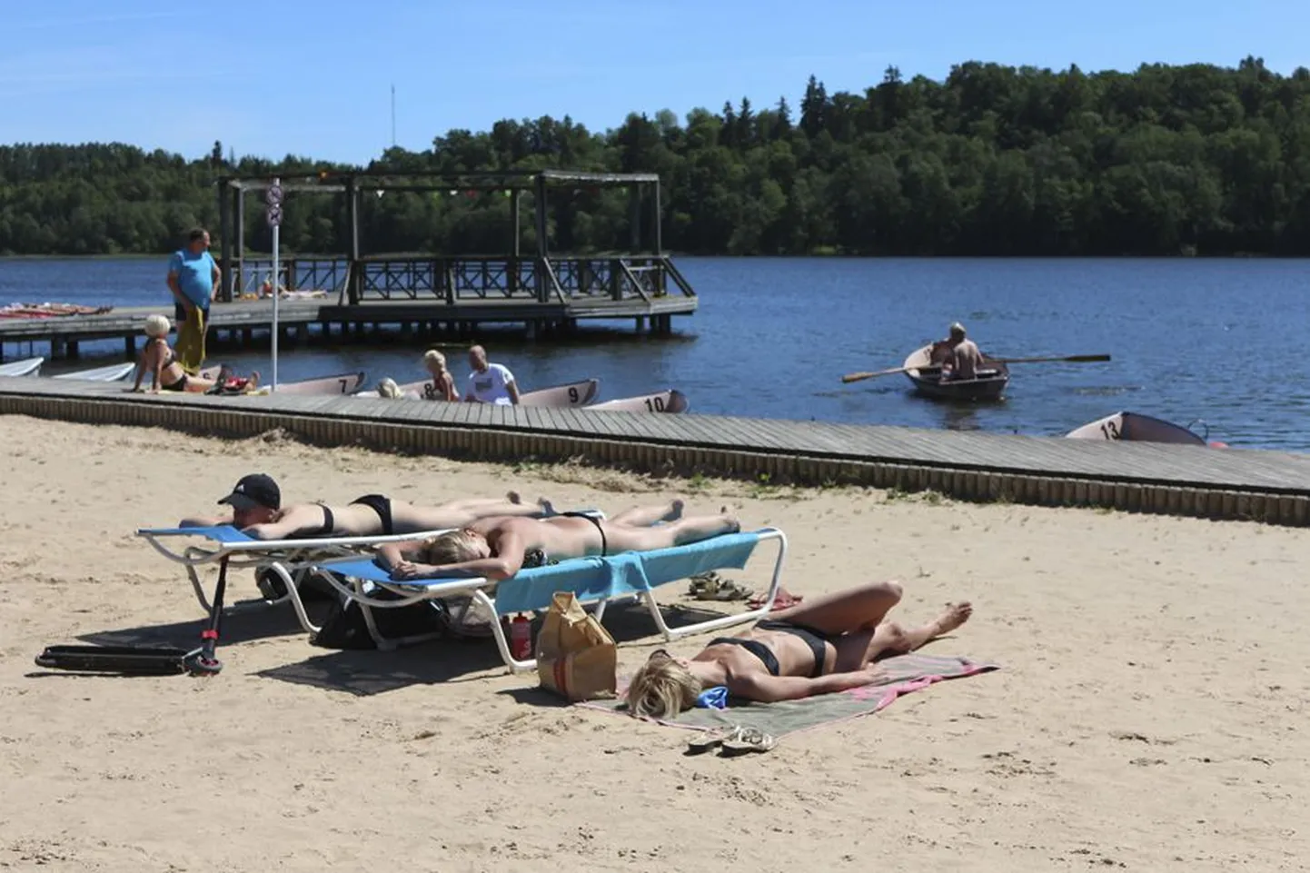 Esimene soe ilm tõi eelmisel nädalal suvitajad ka Viljandi randa.