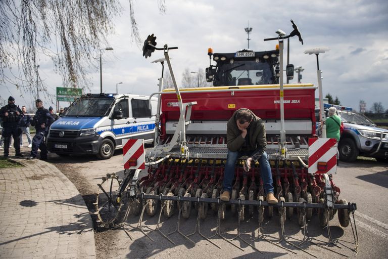 Польский фермер протестует против импорта украинского зерна.