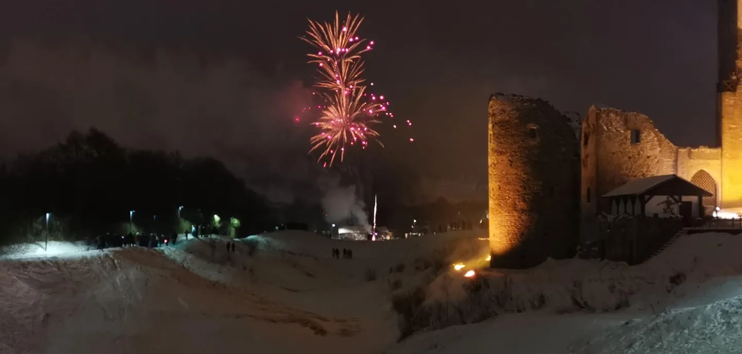 Eelmise aasta ilutulestik Rakvere linnuse juures.
