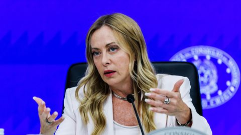 Peaminister Meloni: Itaalia keelustab koolides burkad ja nikaabid