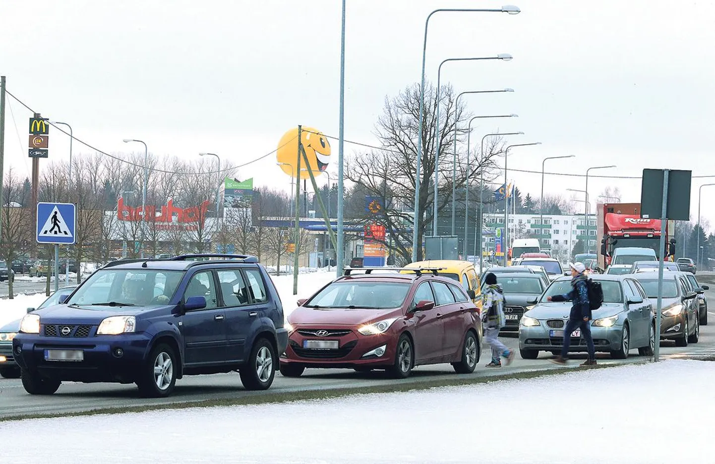 Riia ringil kogunevad tipptunnil autodest pikad järjekorrad. Tartu Postimees kirjutas mullu 4. novembril, et lahendus pole enam mägede 
taga ja Riia ringi ootavad peagi ees suured ümberehitused.