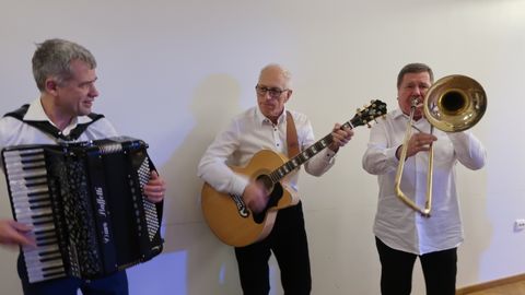 Vanavanemaid tervitab Ukuarus Trio Naturale