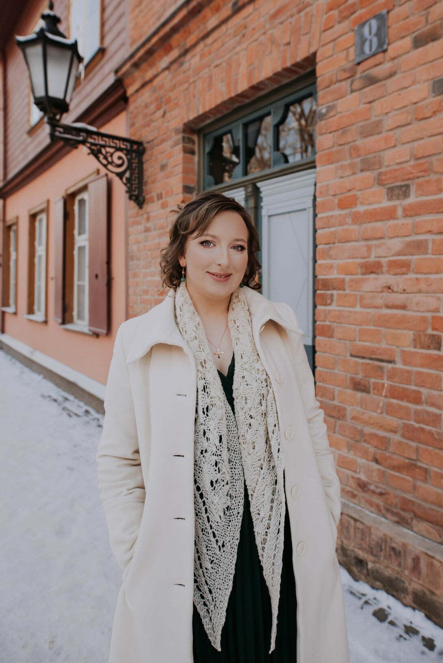 Kooliaasta lõpuni jätkab Haanja kooli värske direktor Saskia Sadrak-Tammes tööd ka Narvas, kus ta seni õpetajana töötanud on.
