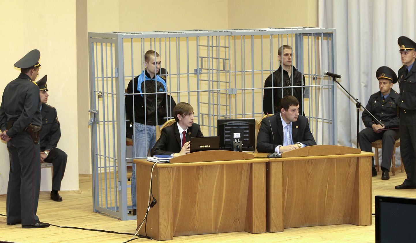 Dmitri Konovalov (vasakul) ja Vladislav Kovaljov kohtusaalis mullu septembris.