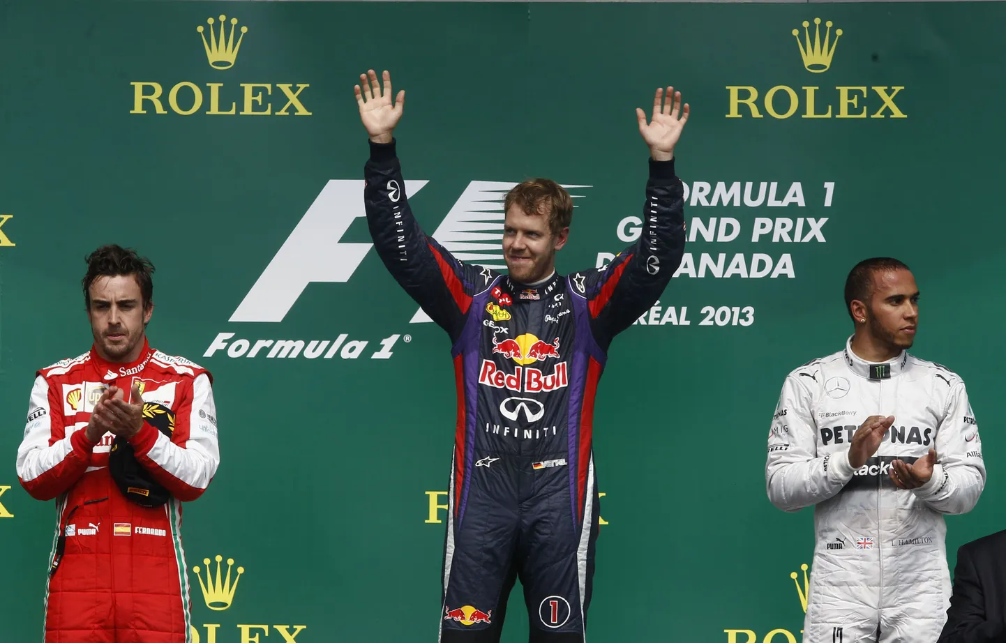 Sebastian Vettel (keskel) Kanada GP võitu tähistamas.
