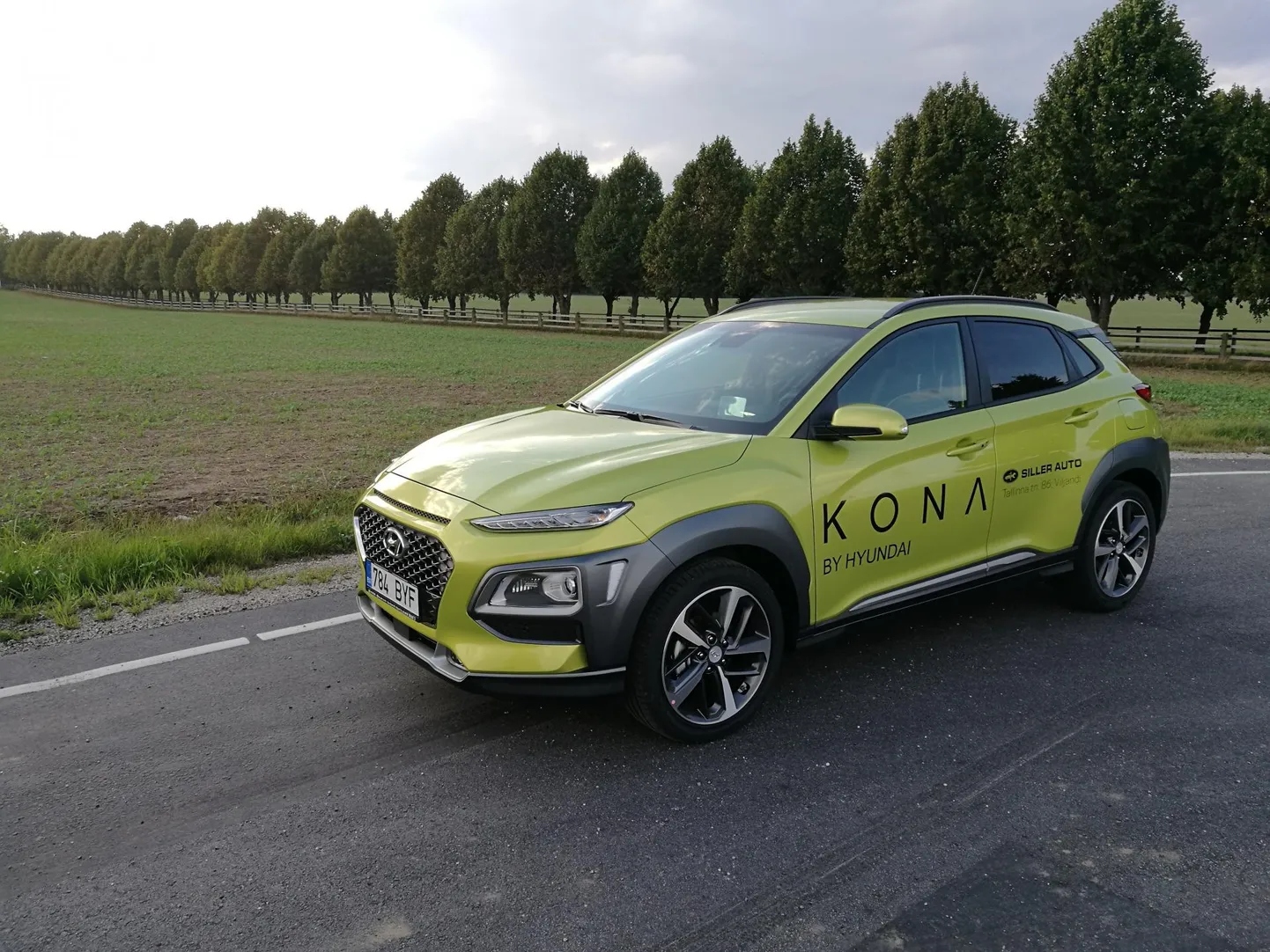 Hyundai Kona välimus on efektne. Eriti erksavärvilisena.