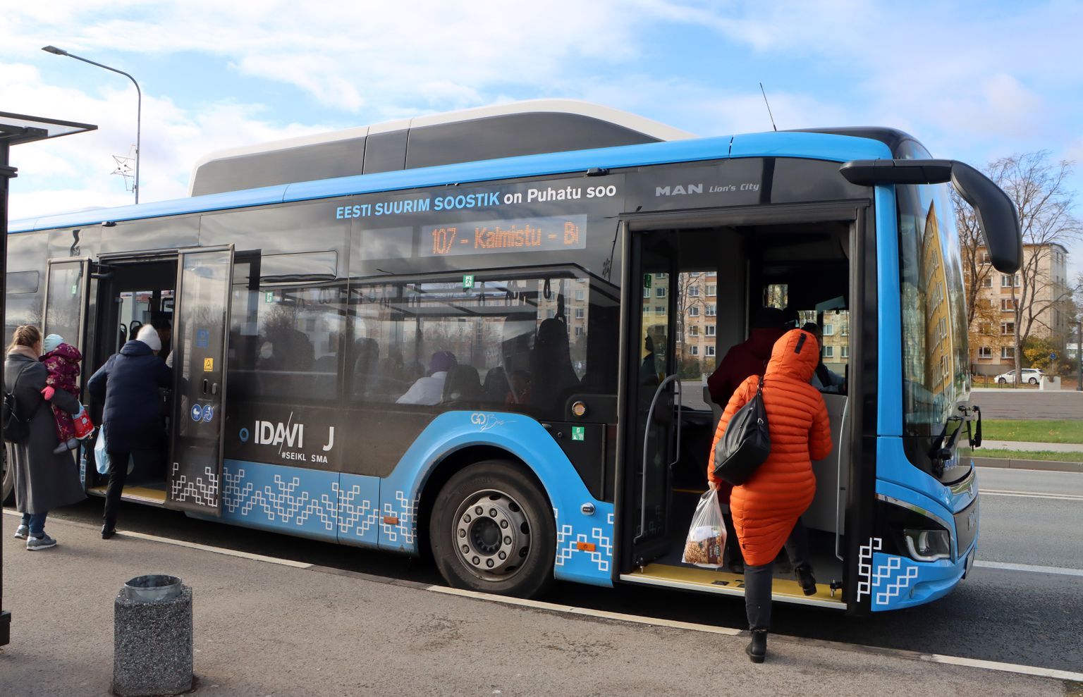 Maakonnaliinina sõitis buss nr 107 Jõhvist keskhaiglani, juulist alates on linnaliini lõpp-peatus Tammikus.