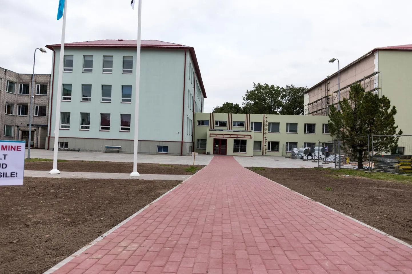 August Kitzbergi nimelise gümnaasiumi direktor Jaak Israel on seda meelt, et võimalus gümnaasiumis õppida tuleb anda igale noorele.