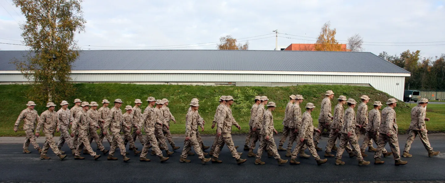 Afganistani siirduvad sõdurid enne äralendu Tallinnas.