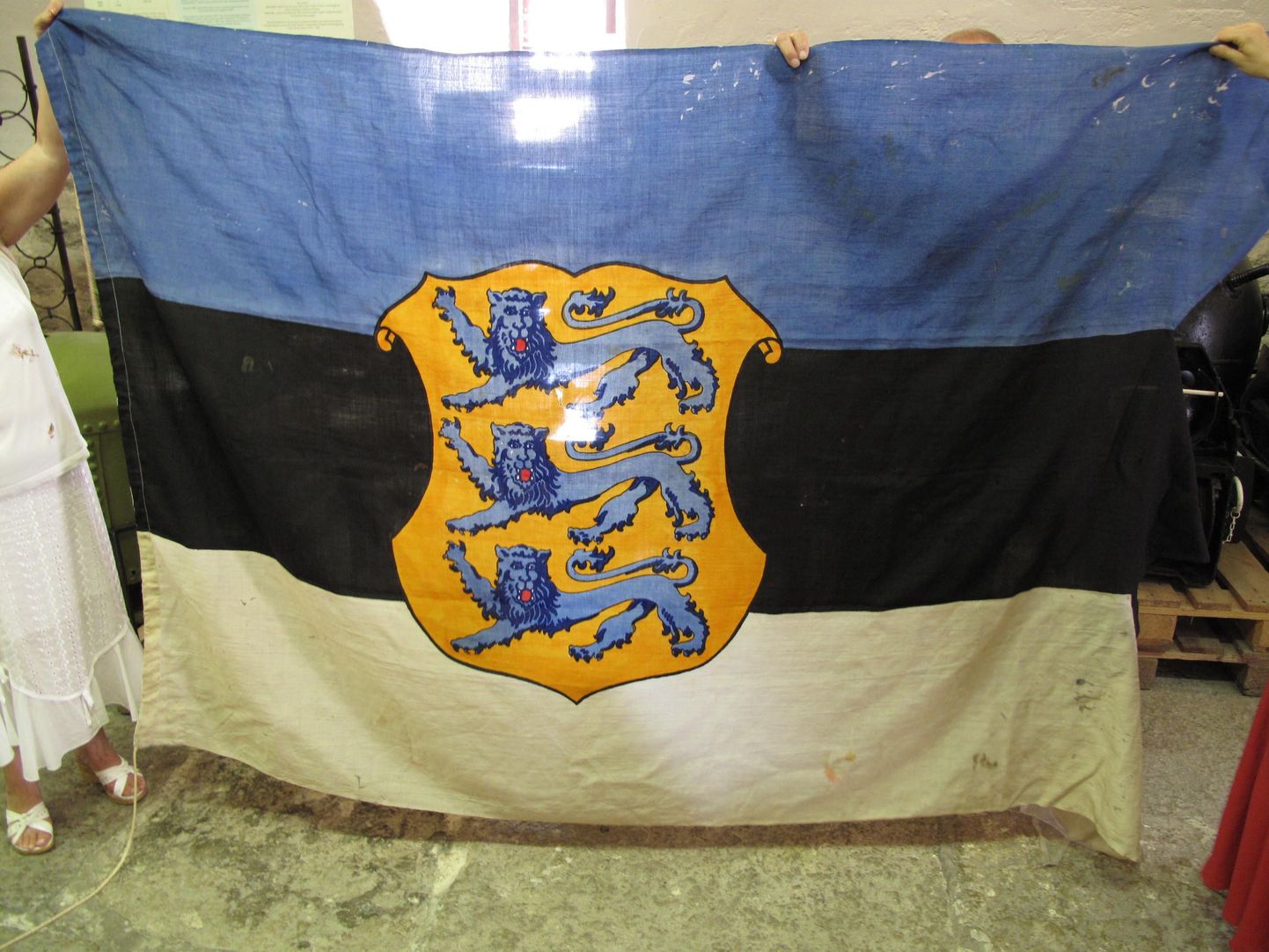Эстонский флаг сохранившийся с 1940 года.
