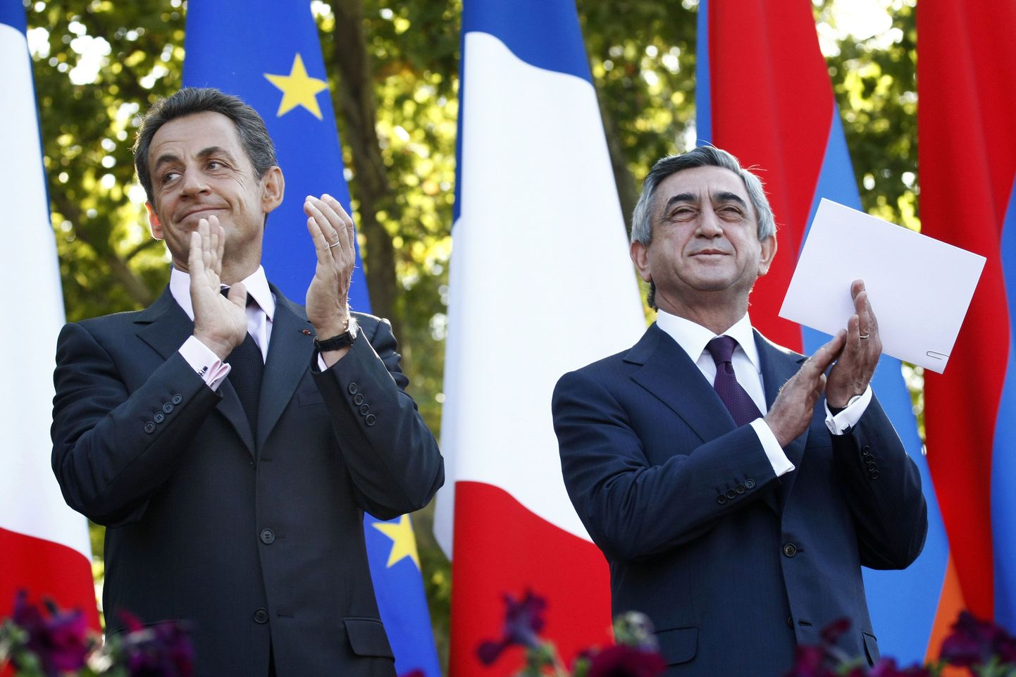 Prantsusmaa president Nicolas Sarkozy (vasakul) koos Armeenia kolleegi Serž Sargsjaniga.