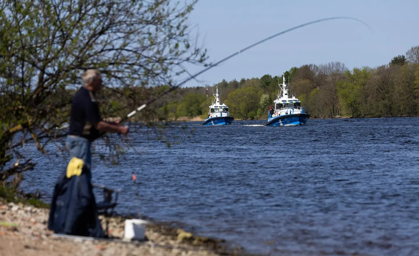 Estonian Ministry of Interior believes that Estonian border guard acted wisely when refraining from using force against the Russian border guard illegally removing navigation buoys from the Narva river.