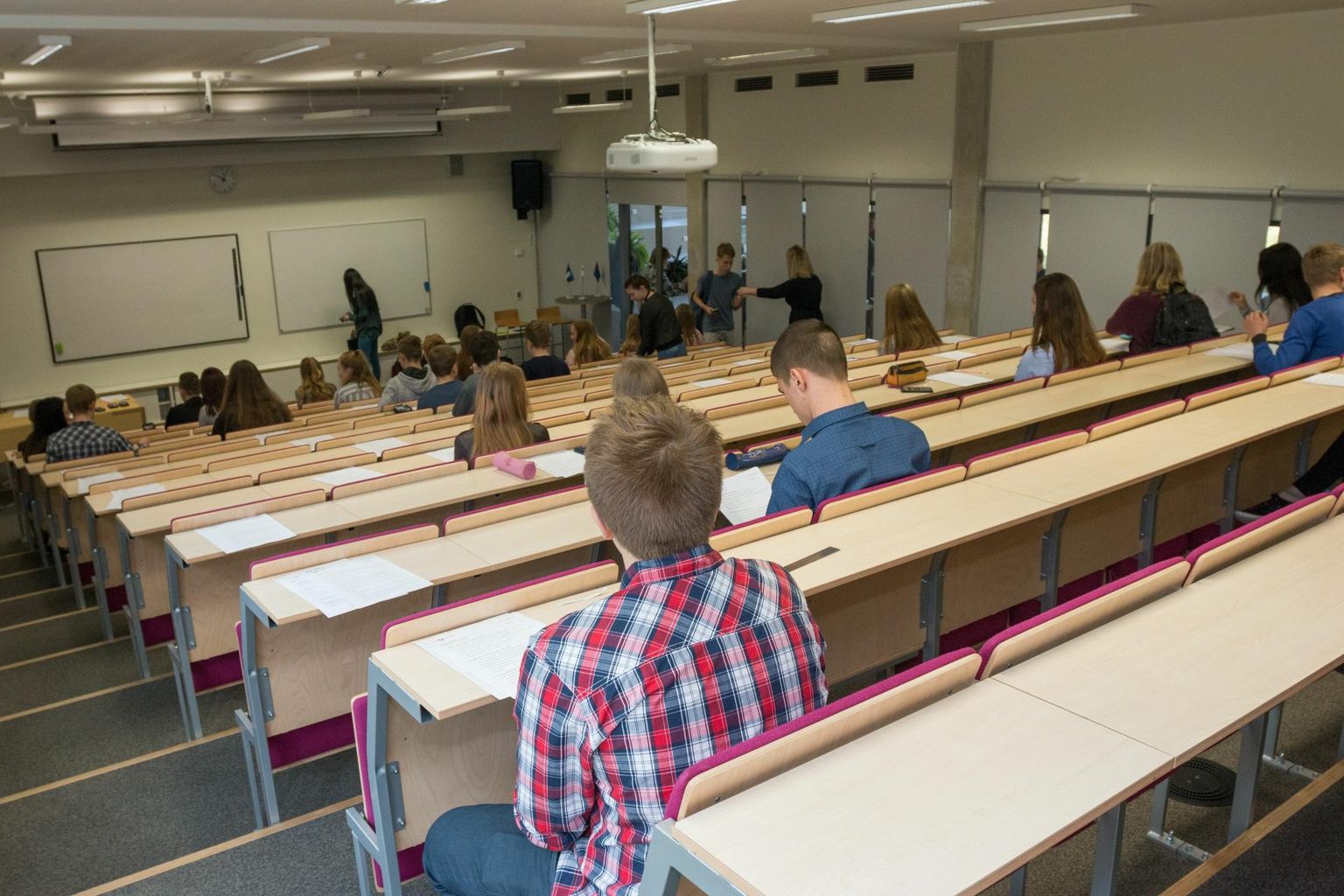 Möödunud aastal tegi Viljandi gümnaasiumisse õppima asumiseks sisseastumiskatseid 271 õpilast. 