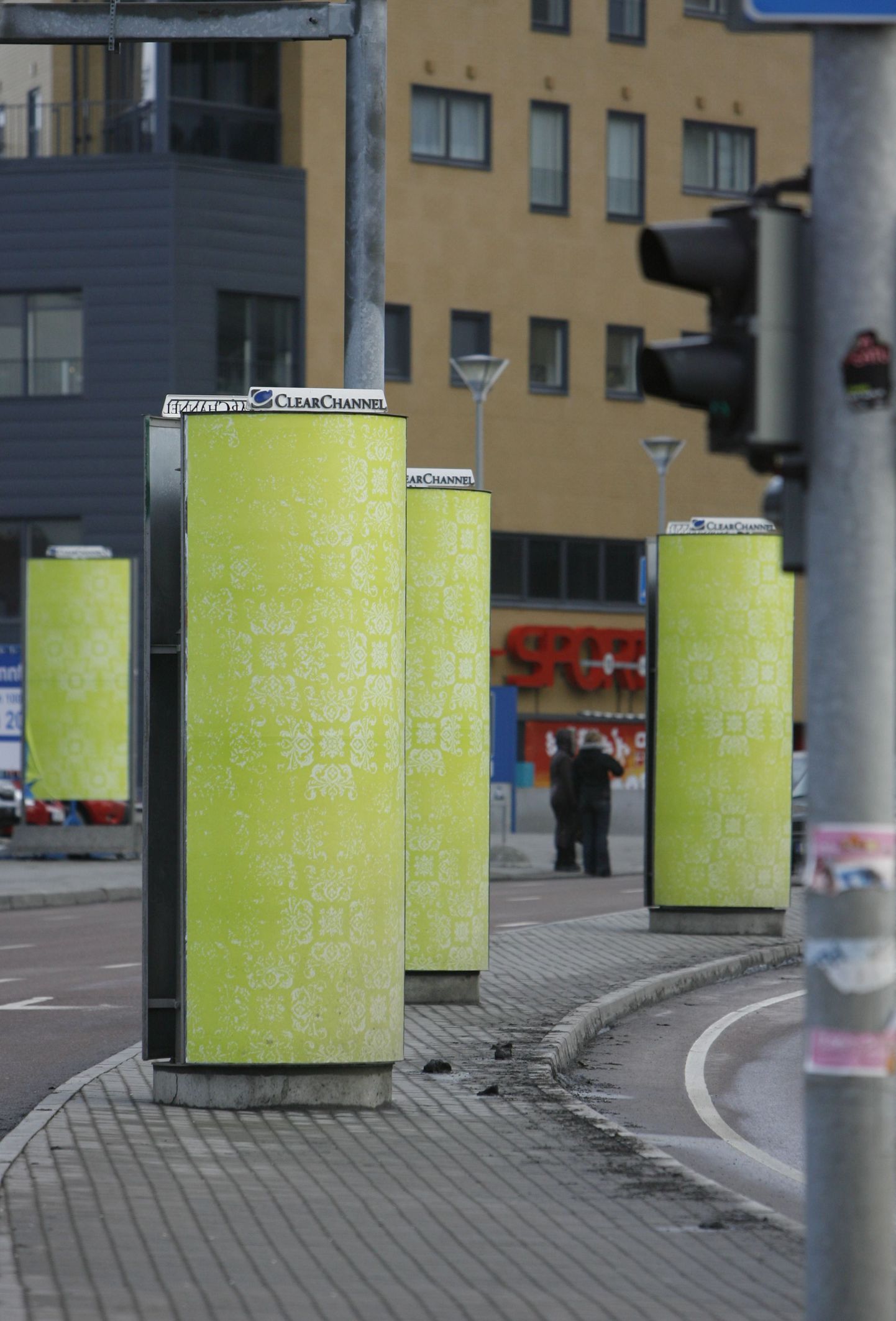Tühjad reklaamitulbad Tartu maanteel.