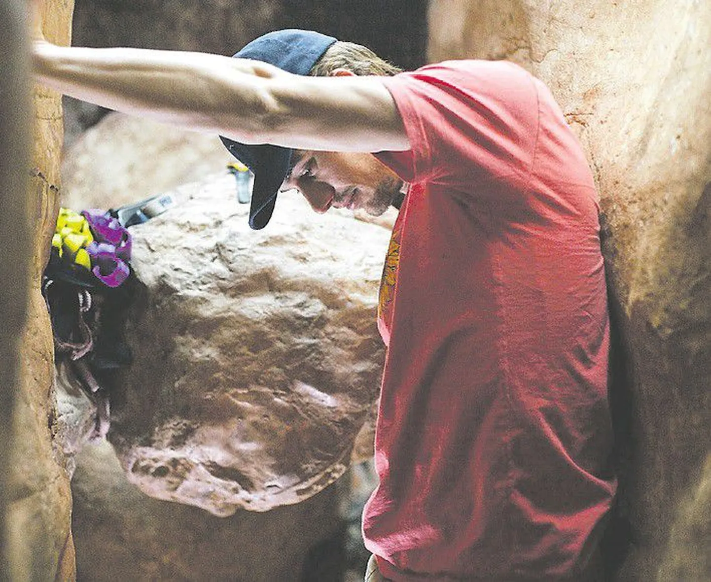 Проведя 127 часов в расщелине, с рукой, зажатой камнем, Арон Ральстон (Джеймс Франко) успел понять многое в жизни.