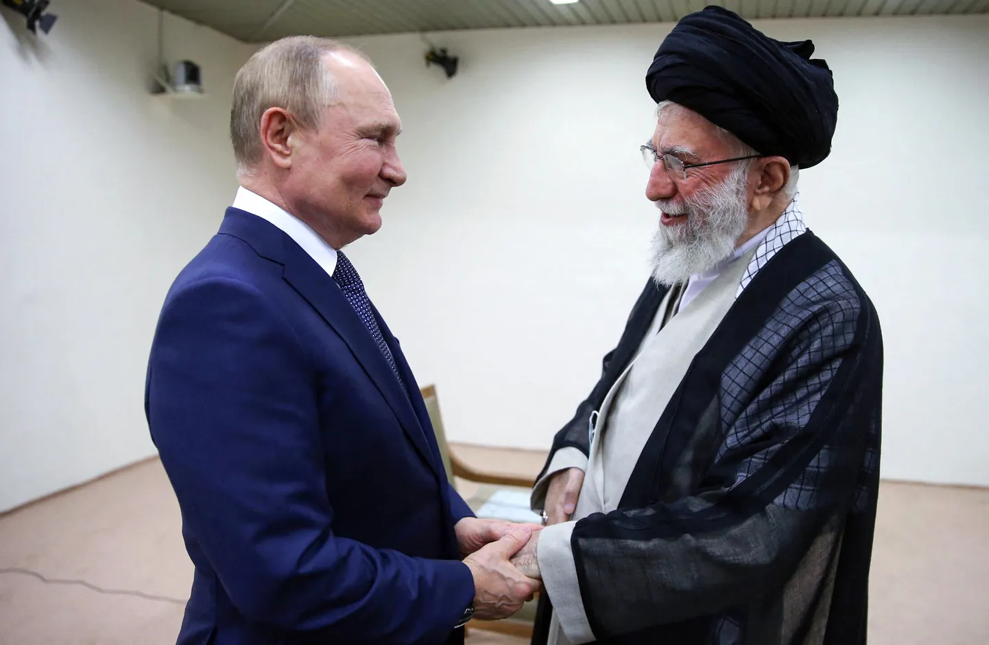 Venemaa diktaator Vladimir Putin kohtumas 2022. aastal Iraani ajatolla Ali Khameneiga.