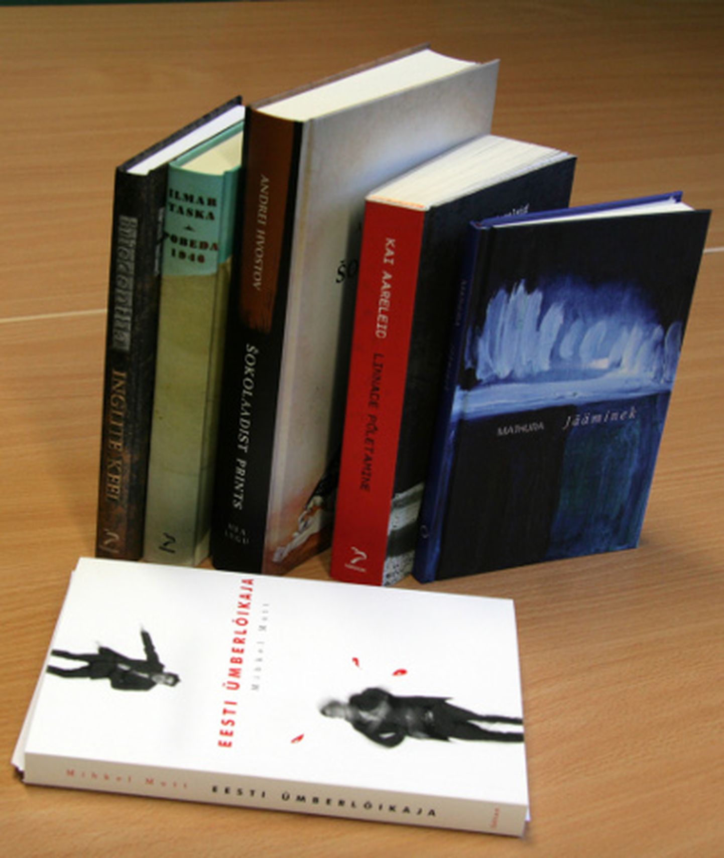 Tänavused Virumaa kirjandusauhinna kandidaadid (fotolt puudub "Uinuv maa", mis oli välja laenutatud).
