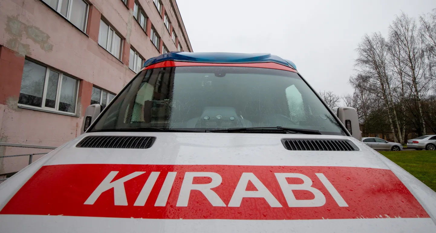 Pildil kiirabiauto.
