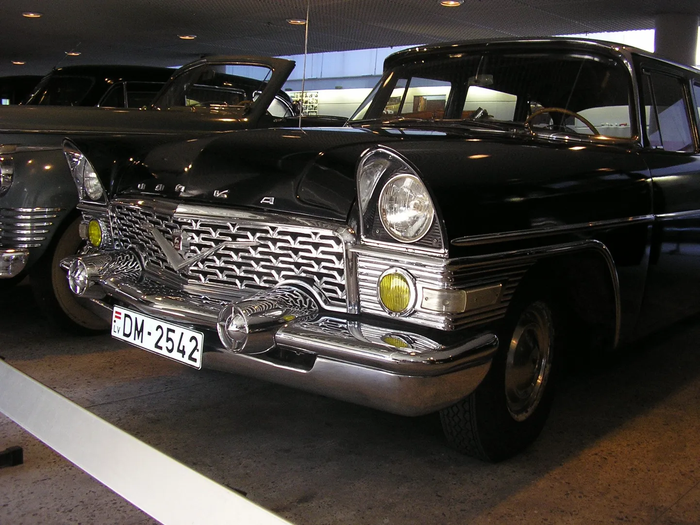 Läti registreerimisnumbriga GAZ-13 Tšaika