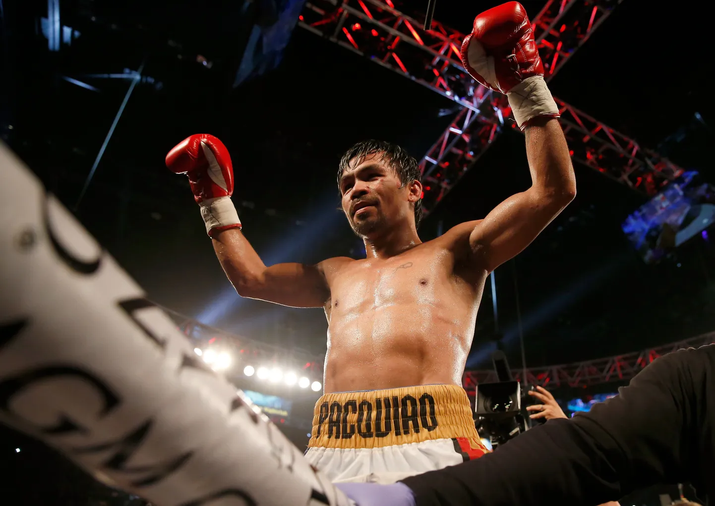 Manny Pacquiao tähistab võitu Timothy Bradley üle.