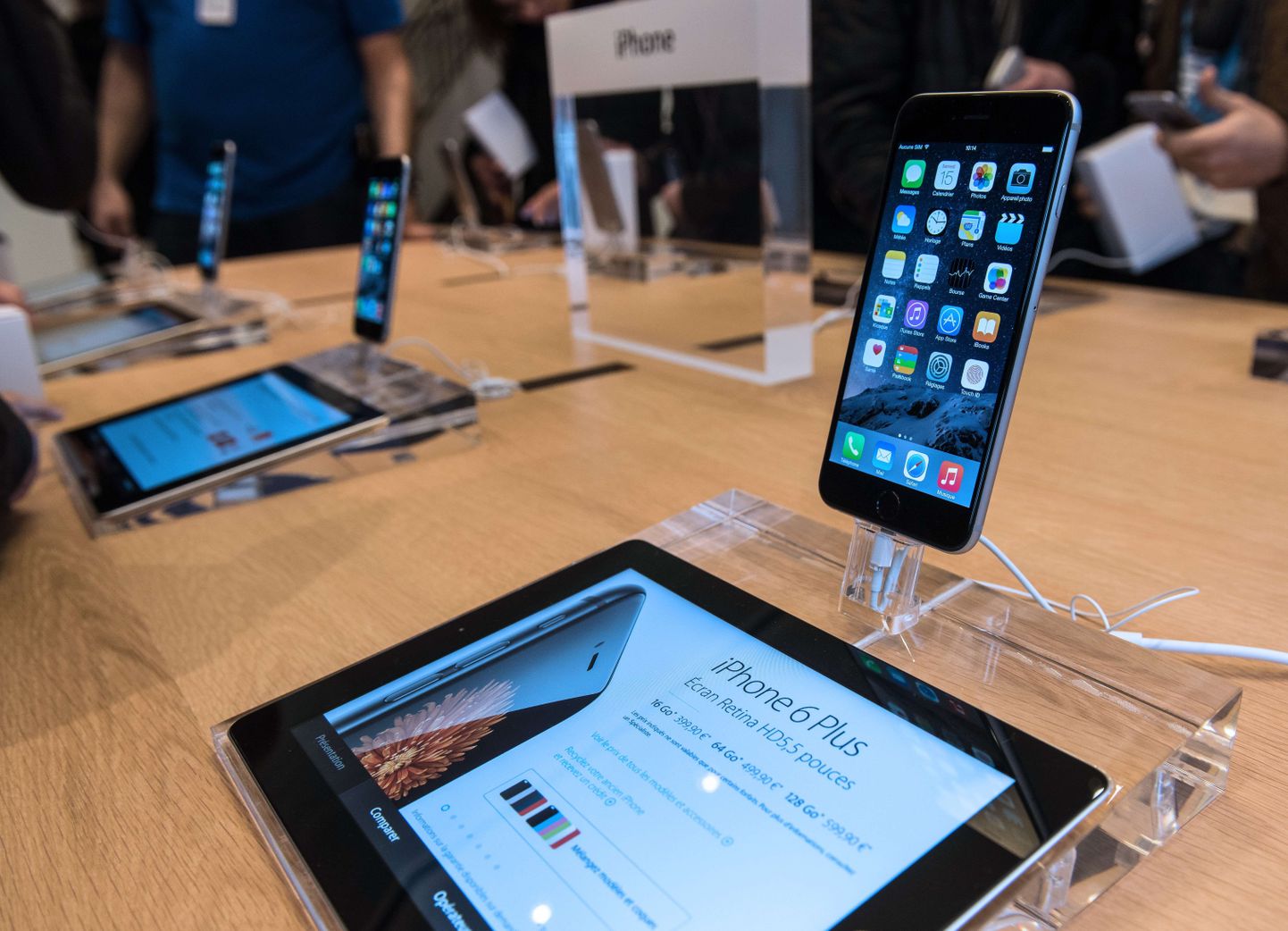 Apple ja Ericsson vaidlevad, kas iPhone'is kasutusel olevate tehnoloogiate patentide pealt peaks maksma lähtuvalt iPhone'i hinnast või telefonis sisalduva tehnoloogiat otseselt tarvitava mikrokiibi hinnast.