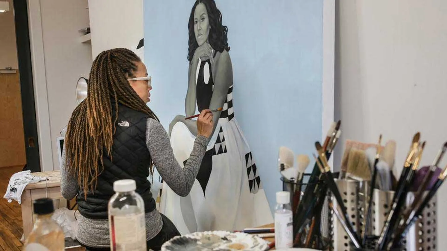 Eimija Šeralda strādā ar Mišelas Obamas portretu