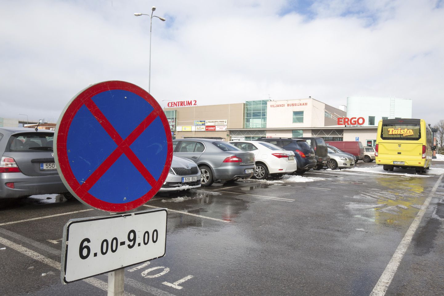 Kella 6–9 ei tohi Viljandi bussijaama esisele parkimisplatsile oma autot jätta. Varajased bussi peale minejad, kes soovivad jaama oma autoga sõita, peavad seega mingi muu lahenduse välja mõtlema.