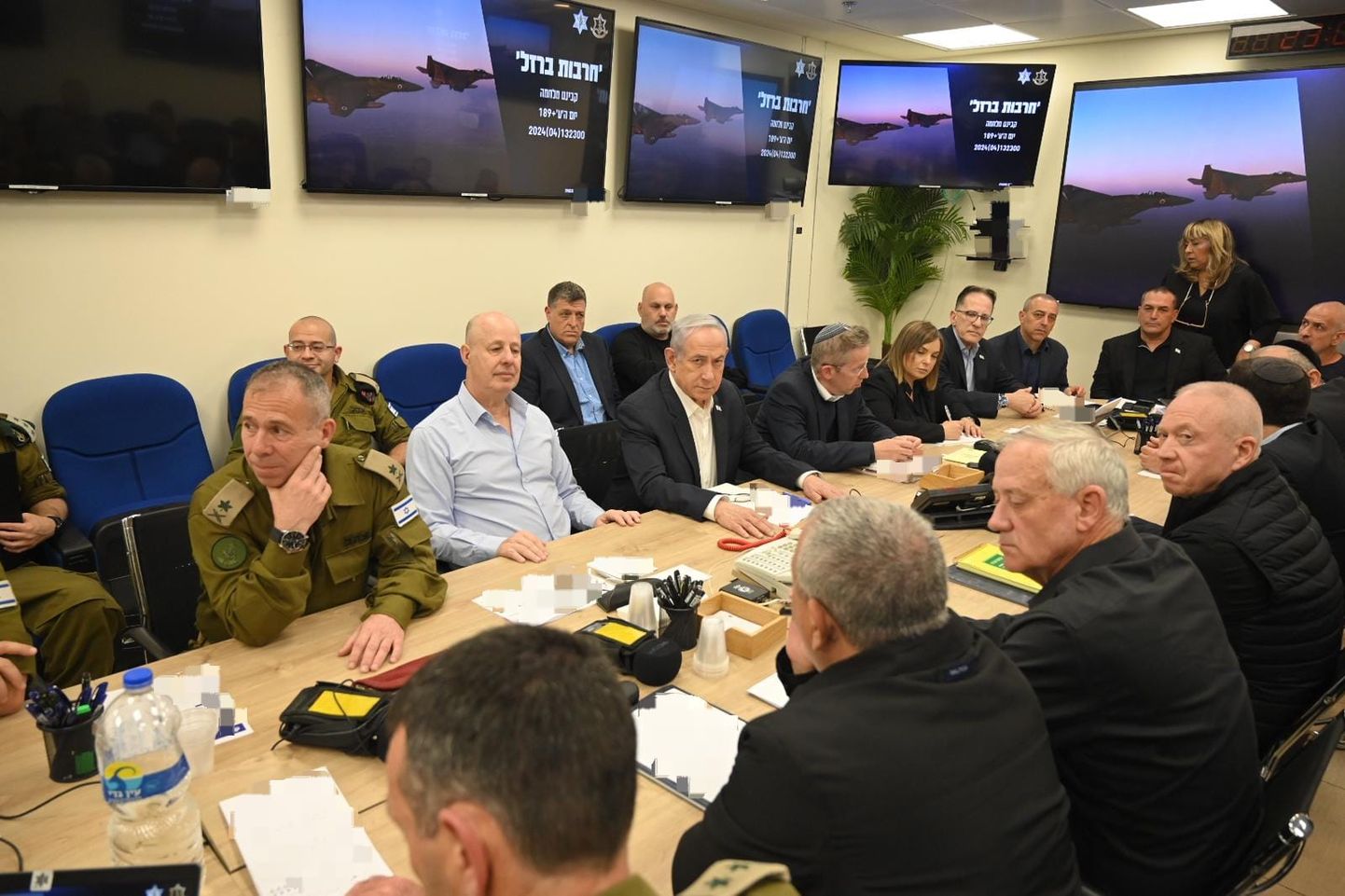 Iisraeli peaminister Benjamin Netanjahu sõjakabineti koosolekul pärast Iraani õhurünnakut Iisraeli vastu Iisraeli kaitseministeeriumis Tel Avivis Iisraelis 14. aprillil 2024. aastal.