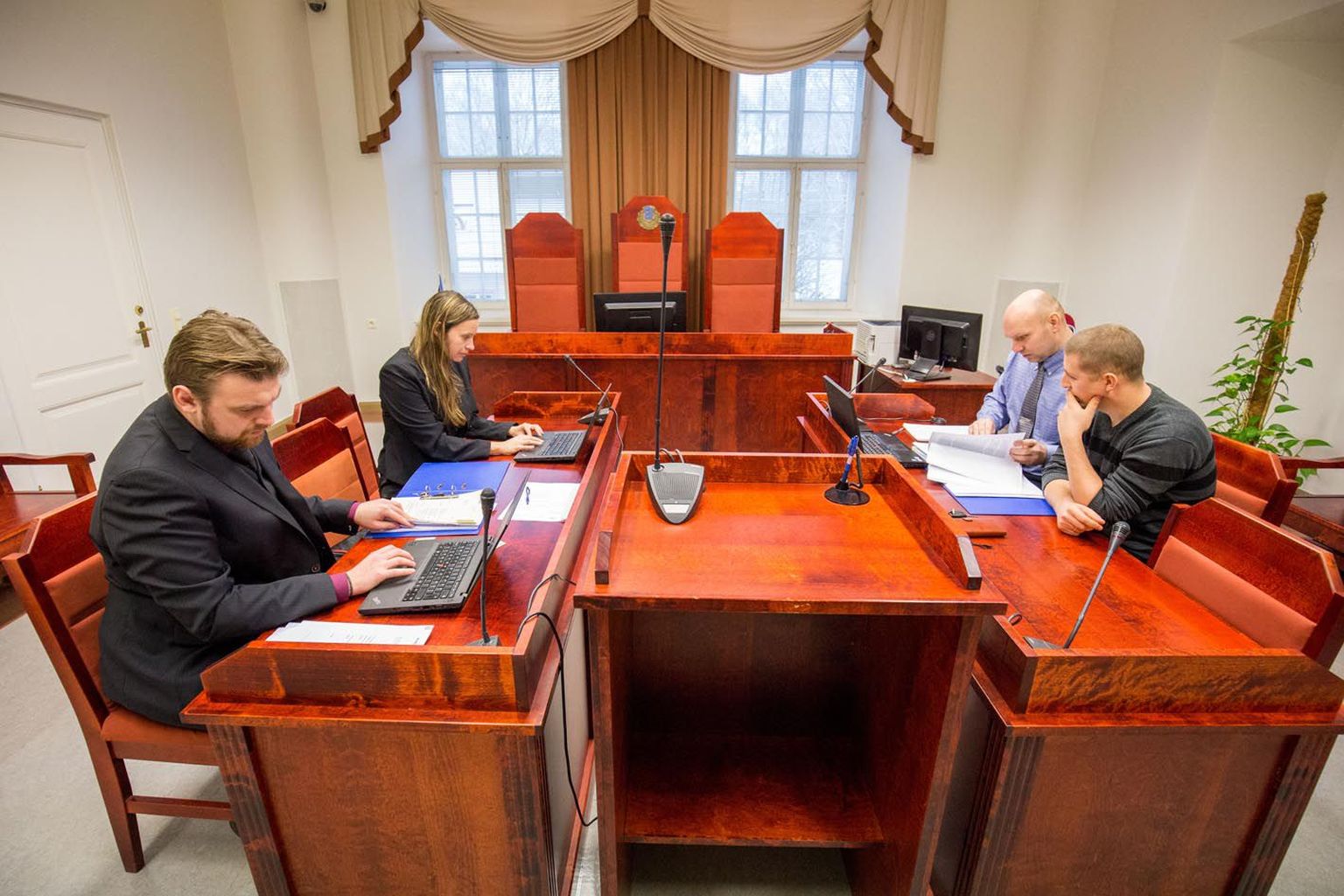 Kohtuistung Järva-Jaani gümnaasiumi endise õpetaja Priit Dievese üle.