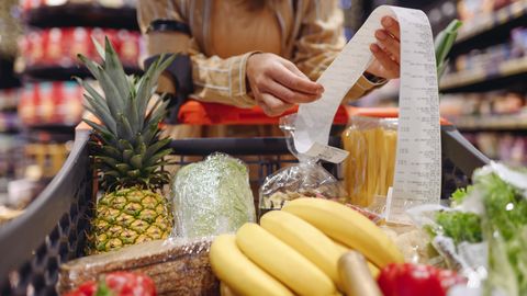 Zviedrijā uz laiku samazinās PVN pārtikai