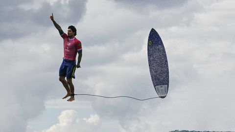 Olümpial võistlenud surfarist tehti foto, mis eirab füüsikaseadusi