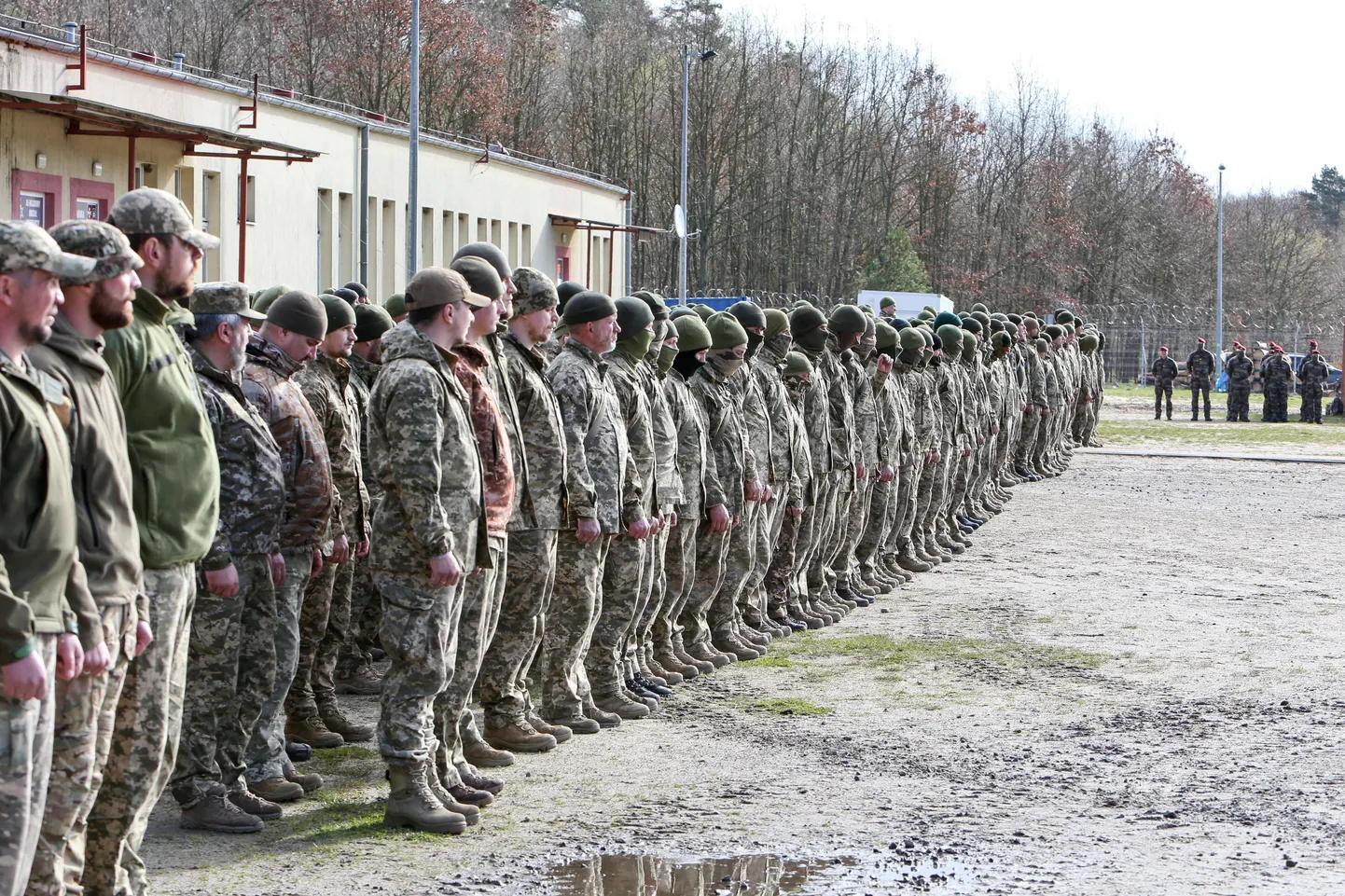 Ukraina sõdurid Poolas Wedrzynis väljaõppe pidulikul lõpetamisel 05. aprillil 2024. aastal.