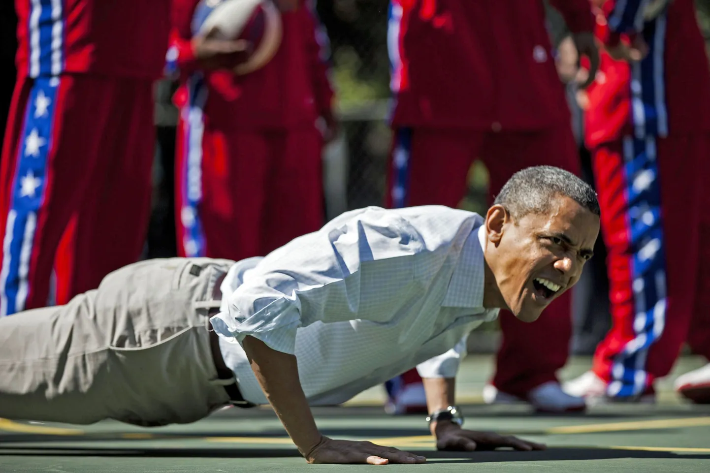 Barack Obama kätekõverdusi tegemas
