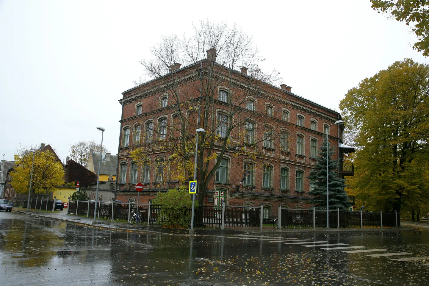 Sütevaka humanitaargümnaasium.