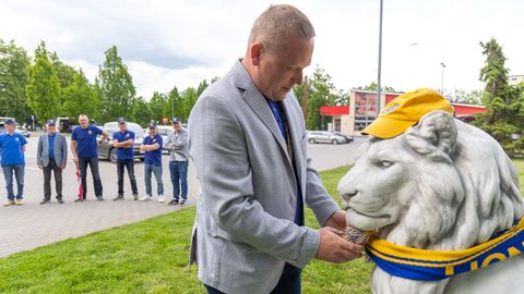 GALERII ⟩ Paidelasi valvab nüüd suursugune lõvi