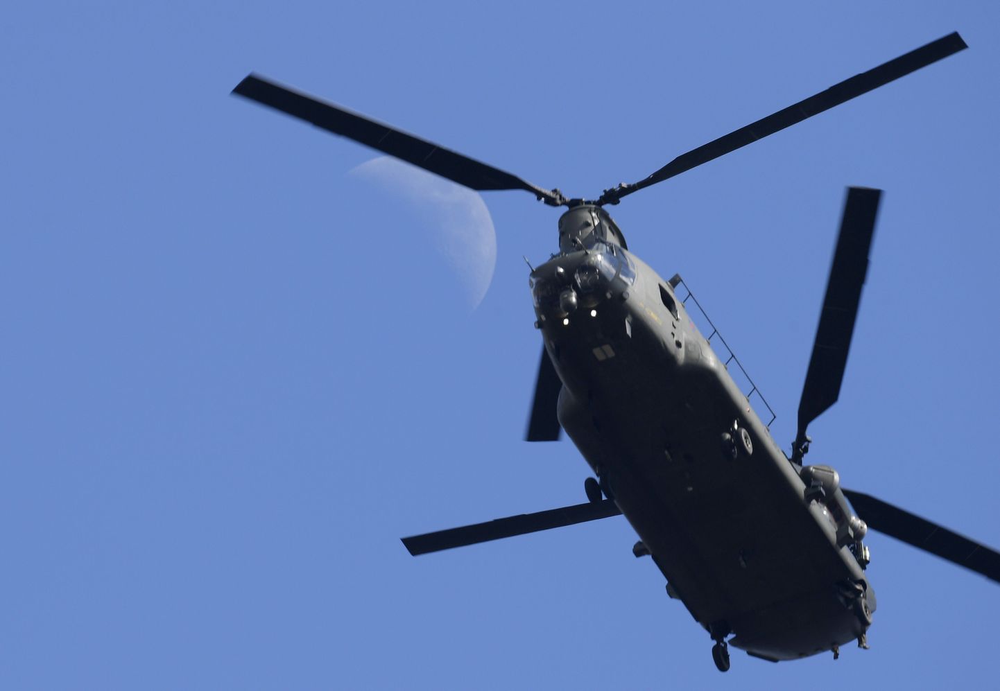 Helikopter Chinook. Foto on illustreeriv.